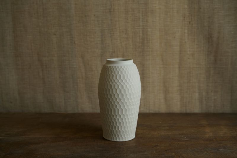 無釉しのぎ亀甲花器
