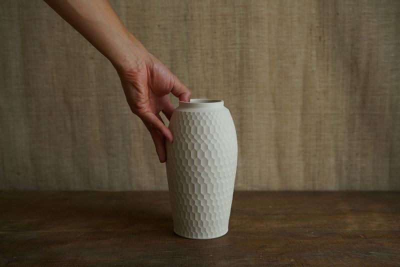 無釉しのぎ亀甲花器