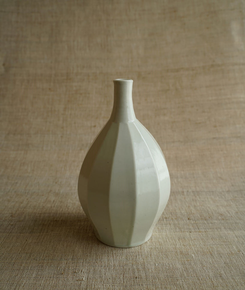 白磁面取花器 B  Hakuji Mentori Flower Vase B