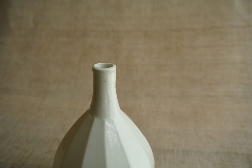 白磁面取花器 B  Hakuji Mentori Flower Vase B
